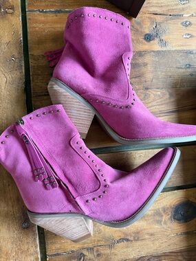 Dingo Fuchsia Suede Western Booties